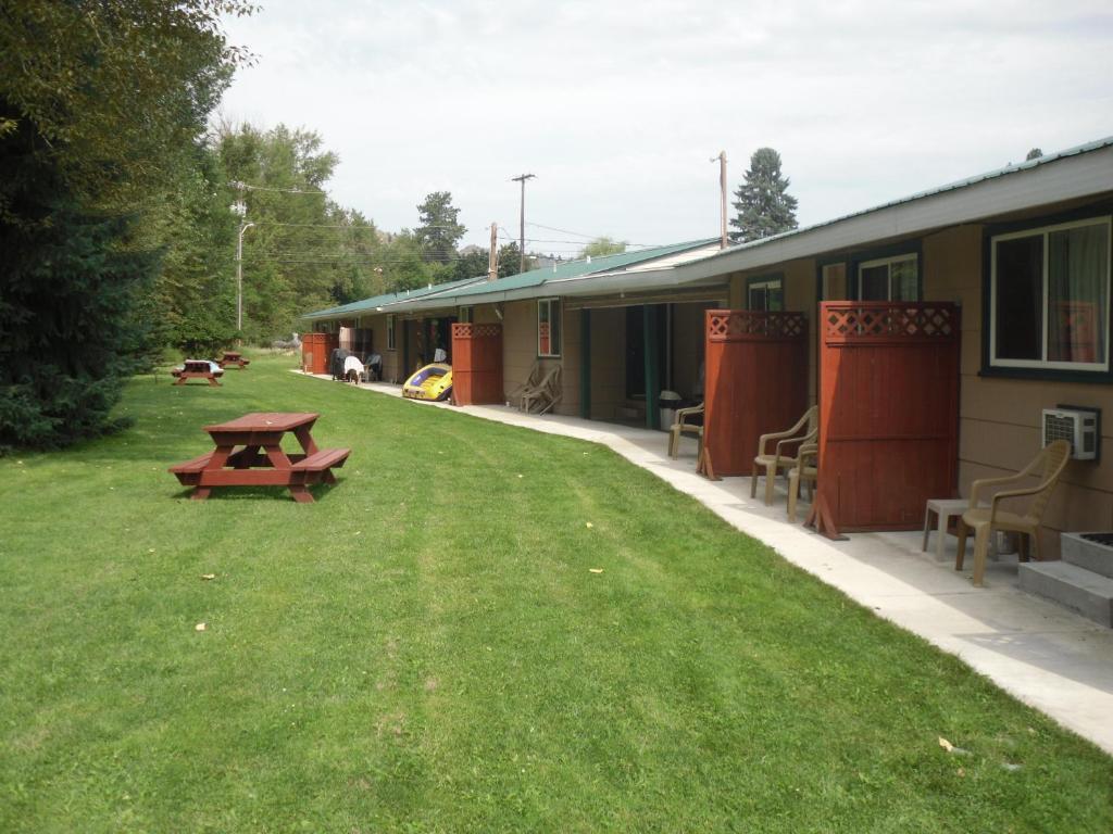 Johnny'S Motel Grand Forks Eksteriør billede